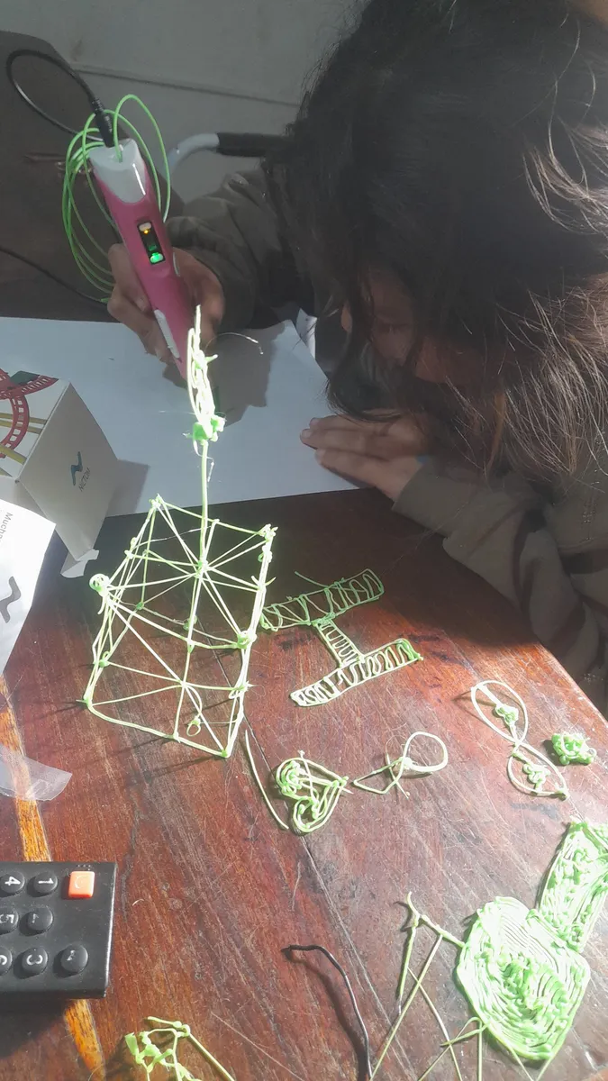 Lápiz 3D brinvoo en uso