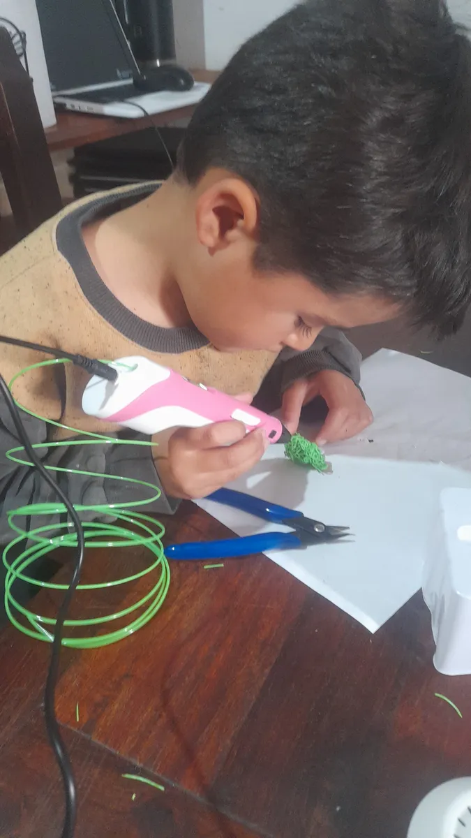 Lápiz 3D brinvoo en uso