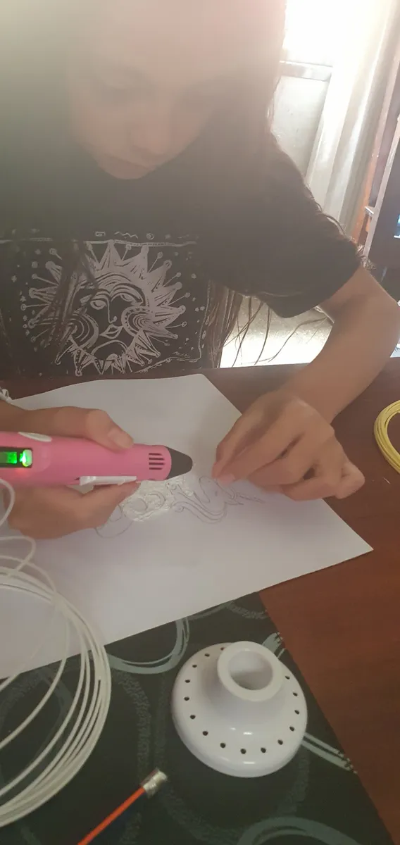 Lápiz 3D brinvoo en uso